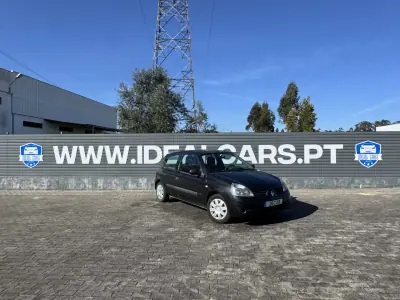 Renault Clio 2006 - 3500 EUR, 238000 km - AUTO.MOTO.pt - 238000km - foto 3 de 12