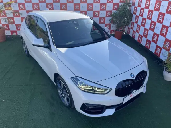 BMW 118 2021 - 28490 EUR, 90000 km - AUTO.MOTO.pt - 90000km - foto 6 de 23
