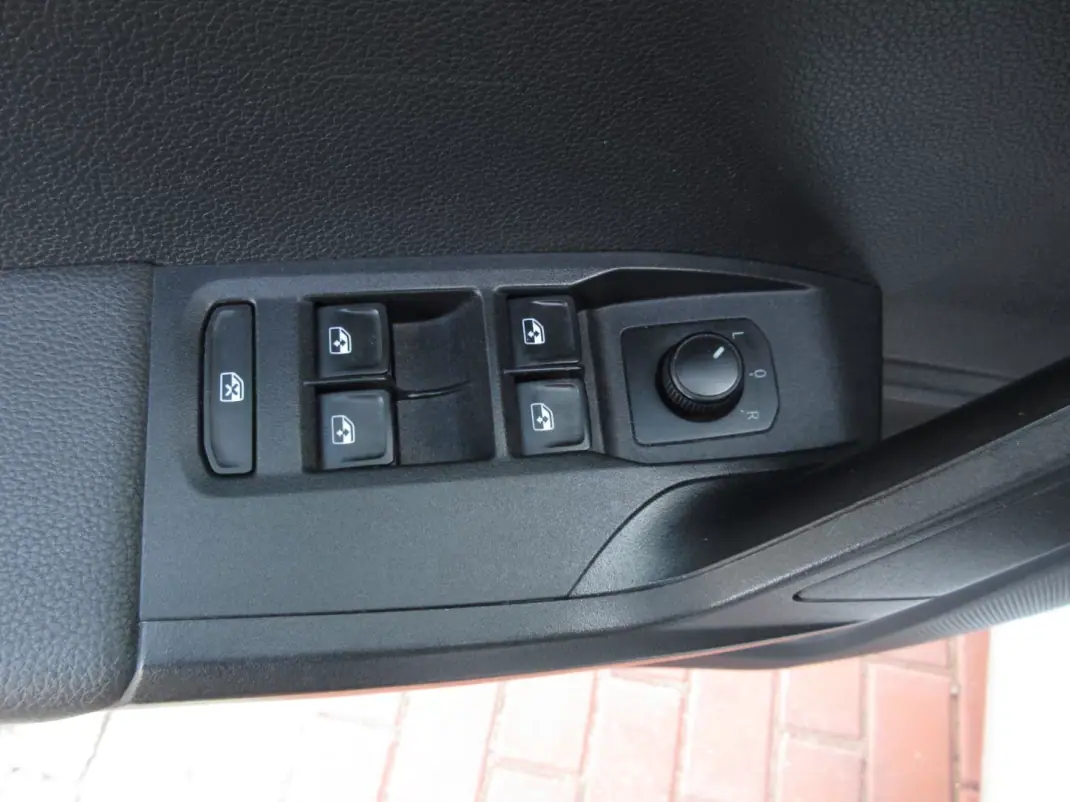 SEAT Ibiza 2018 - 10990 EUR, 195000 km - 195000km - foto 21 de 37