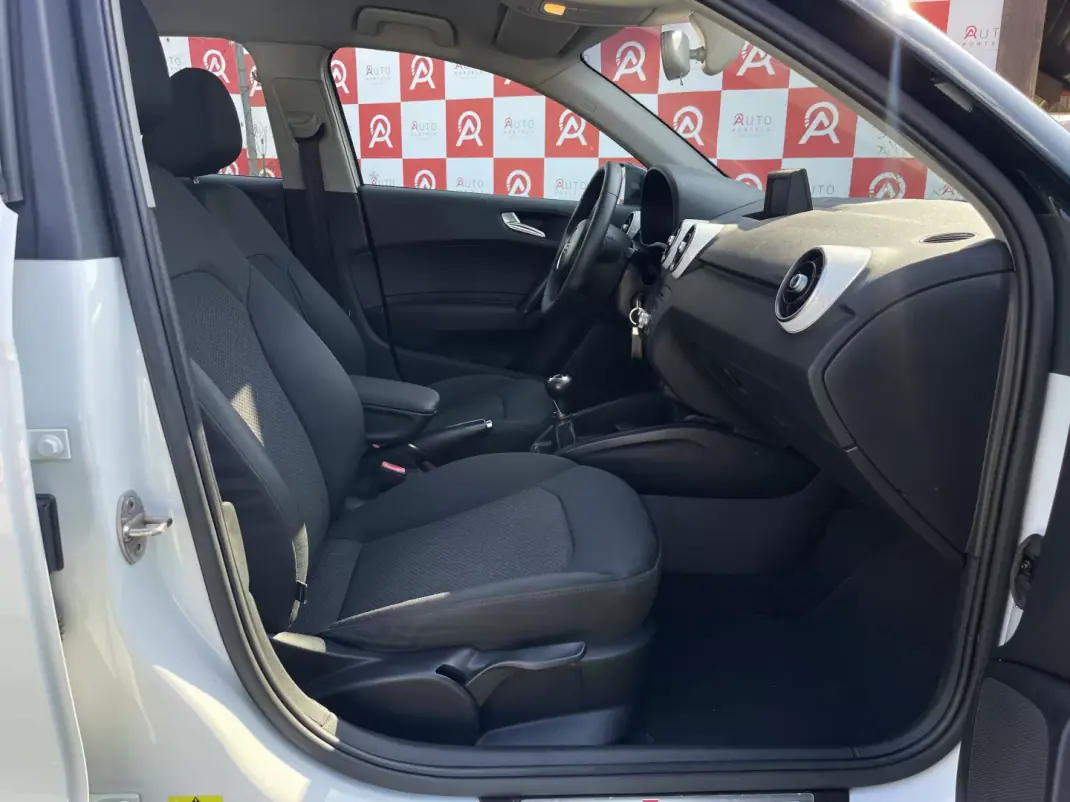 Audi A1 Sportback 2013 - 10990 EUR, 275155 km - AUTO.MOTO.pt - 275155km - foto 13 de 19