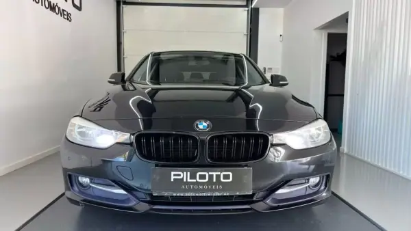 BMW 318 2014 - 10990 EUR, 307701 km - 307701km - foto 2 de 24