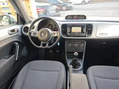 Volkswagen New Beetle 2012 - 13500 EUR, 170000 km - AUTO.MOTO.pt - 170000km - foto 24 de 26