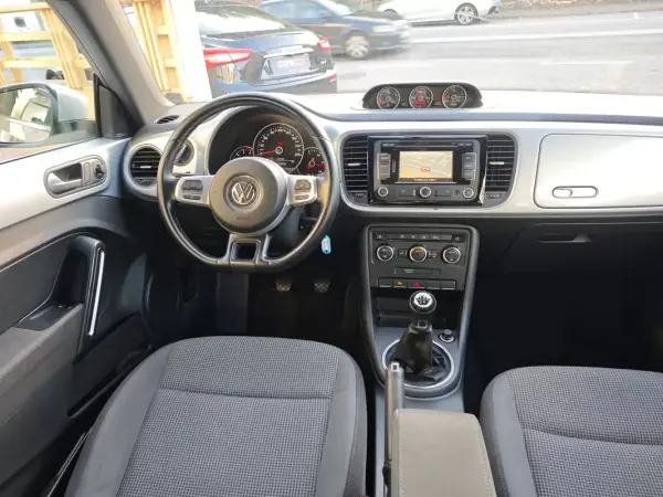Volkswagen New Beetle 2012 - 12500 EUR, 170000 km - AUTO.MOTO.pt - 170000km - foto 24 de 26