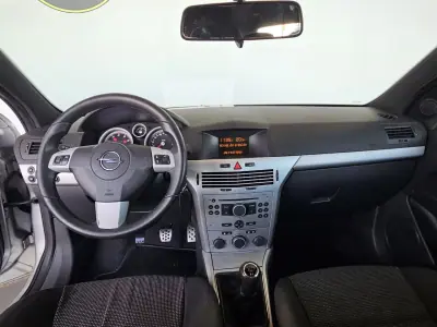 Opel Astra GTC 2006 - 4950 EUR, 175000 km - AUTO.MOTO.pt - 175000km - foto 9 de 9