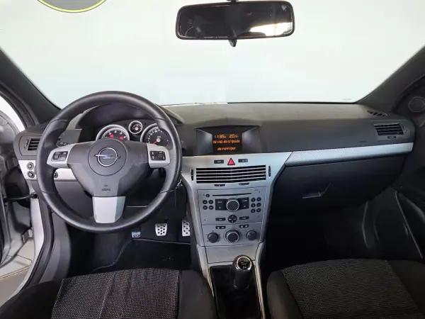 Opel Astra GTC 2006 - 4950 EUR, 175000 km - AUTO.MOTO.pt - 175000km - foto 9 de 9