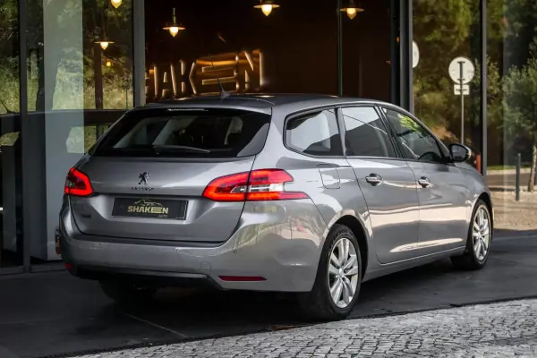 Peugeot 308 SW 2019 - 8250 EUR, 315740 km - AUTO.MOTO.pt - 315740km - foto 4 de 37