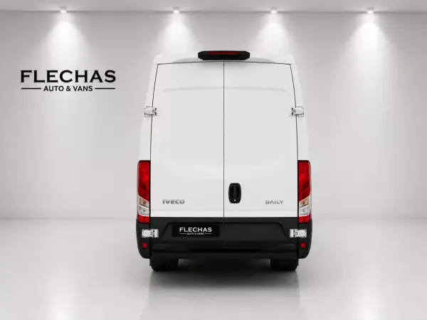 Iveco Daily 2024 - 36000 EUR, 55000 km - AUTO.MOTO.pt - 55000km - foto 6 de 11
