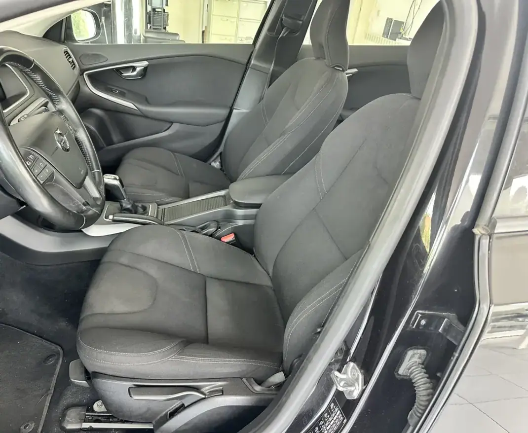 Volvo V40 2018 - 16890 EUR, 100139 km - 100139km - foto 9 de 21