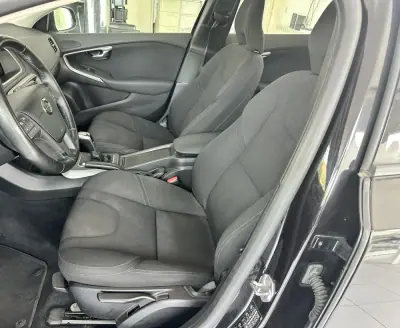 Volvo V40 2018 - 16890 EUR, 100139 km - 100139km - foto 9 de 21