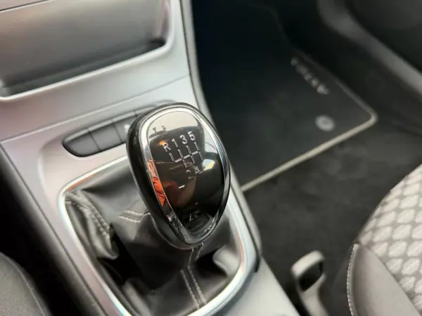 Opel Astra 2017 - 11900 EUR, 90715 km - AUTO.MOTO.pt - 90715km - foto 8 de 18