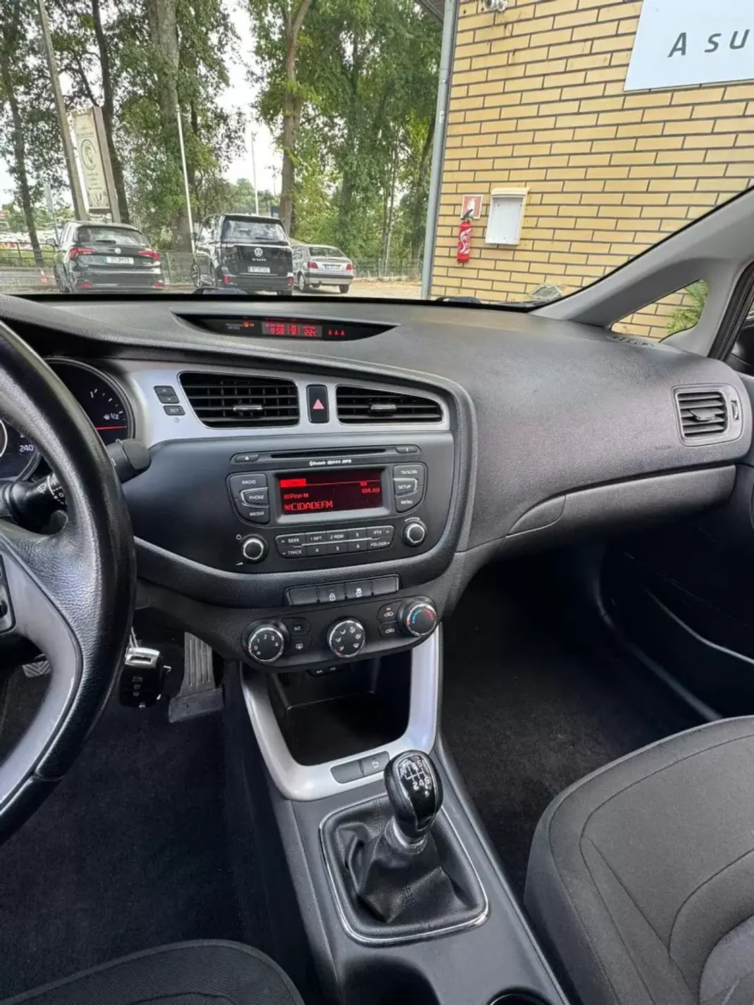 Kia Ceed SW 2015 - 8300 EUR, 151000 km - AUTO.MOTO.pt - 151000km - foto 11 de 13