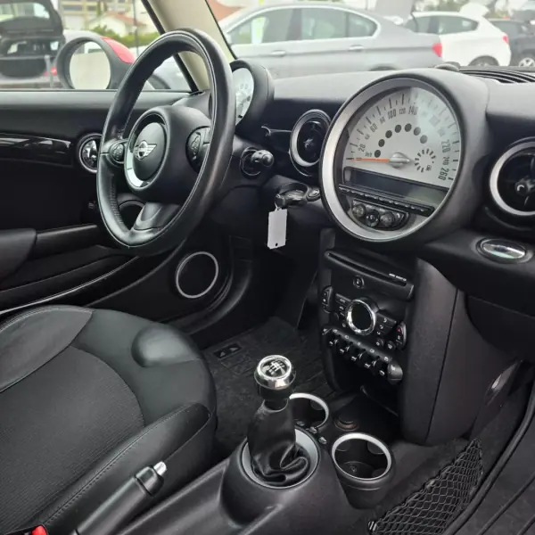MINI 3 Portas 2011 - 11850 EUR, 158400 km - AUTO.MOTO.pt - 158400km - foto 20 de 24