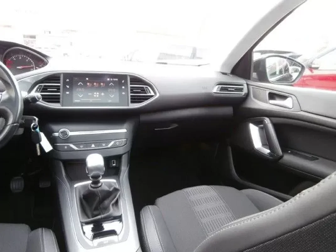 Peugeot 308 2019 - 15250 EUR, 160913 km - AUTO.MOTO.pt - 160913km - foto 12 de 37