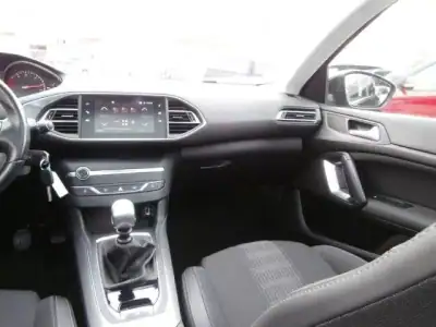 Peugeot 308 2019 - 15250 EUR, 160913 km - AUTO.MOTO.pt - 160913km - foto 12 de 37