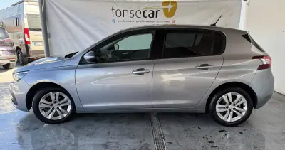 Peugeot 308 2017 - 10990 EUR, 143560 km - AUTO.MOTO.pt - 143560km - foto 2 de 14