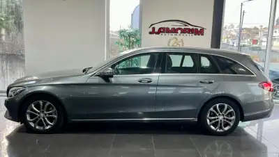 Mercedes-Benz C 300 2017 - 22999 EUR, 102000 km - AUTO.MOTO.pt - 102000km - foto 9 de 31