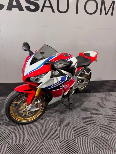 Honda CBR 1000RR 2015 - 14500 EUR, 33944 km - AUTO.MOTO.pt - 33944km - foto 5 de 21