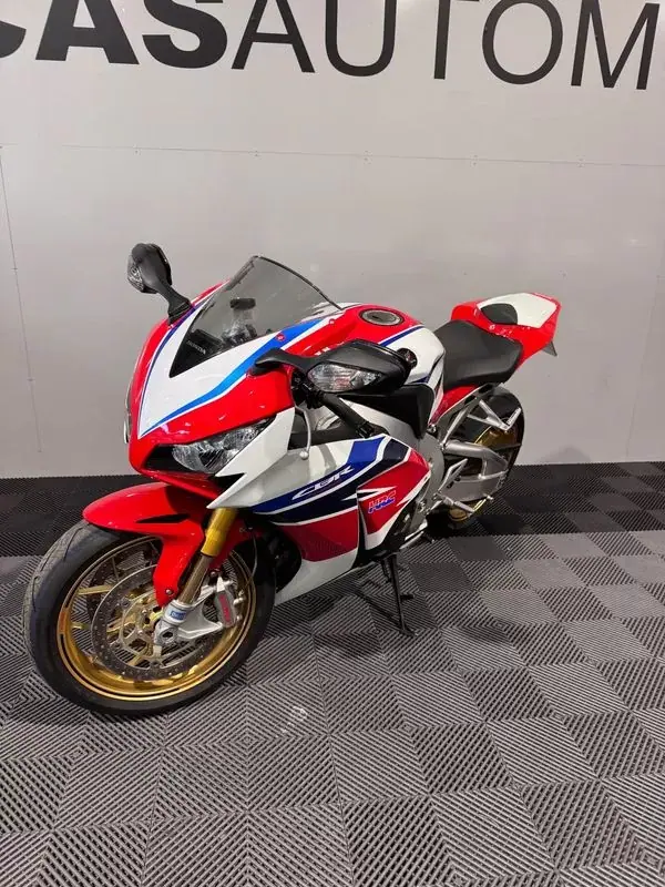 Honda CBR 1000RR 2015 - 14500 EUR, 33944 km - AUTO.MOTO.pt - 33944km - foto 5 de 21