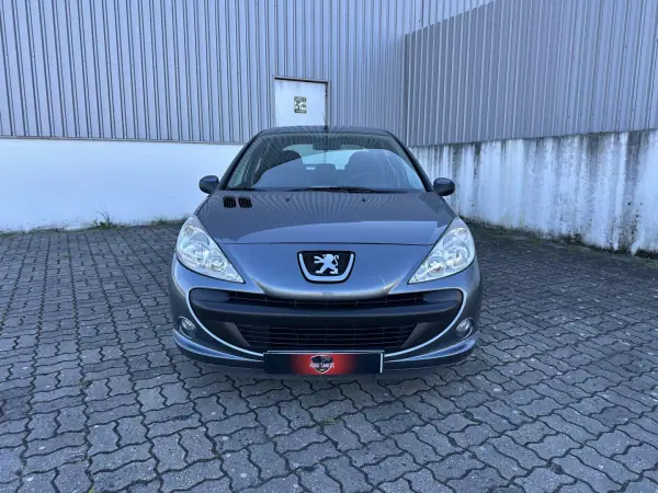 Peugeot 206 2010 - 5990 EUR, 158000 km - AUTO.MOTO.pt - 158000km - foto 3 de 16