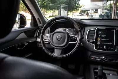 Volvo XC 90 2021 - 37990 EUR, 110263 km - AUTO.MOTO.pt - 110263km - foto 33 de 44
