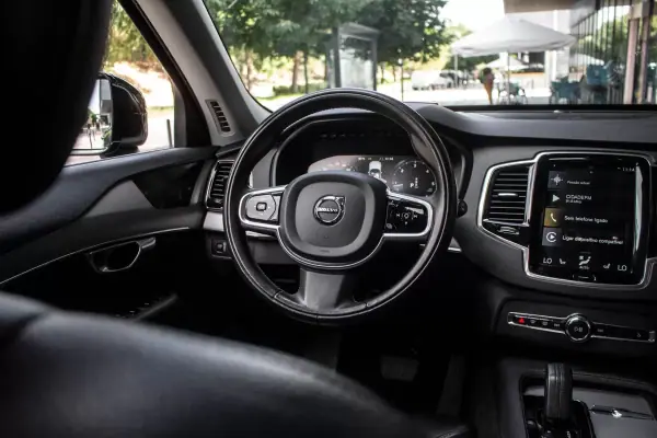 Volvo XC 90 2021 - 37990 EUR, 110263 km - AUTO.MOTO.pt - 110263km - foto 33 de 44