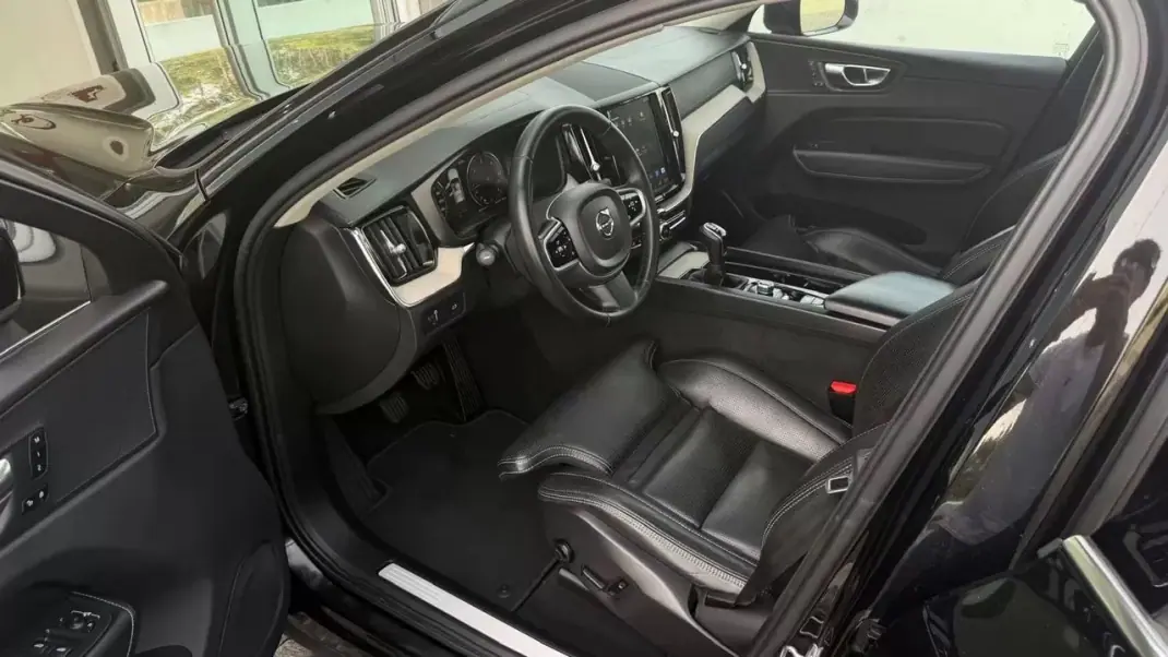Volvo XC 60 2020 - 34999 EUR, 59321 km - AUTO.MOTO.pt - 59321km - foto 33 de 38