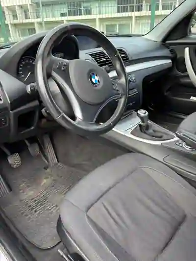 BMW 118 2010 - 6748 EUR, 356000 km - AUTO.MOTO.pt - 356000km - foto 10 de 12