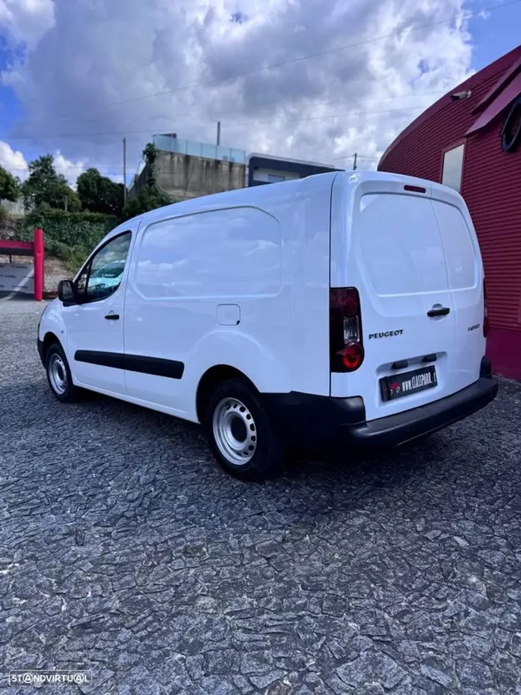 Peugeot 2017 - 10900 EUR, 168000 km - AUTO.MOTO.pt - 168000km - foto 6 de 8