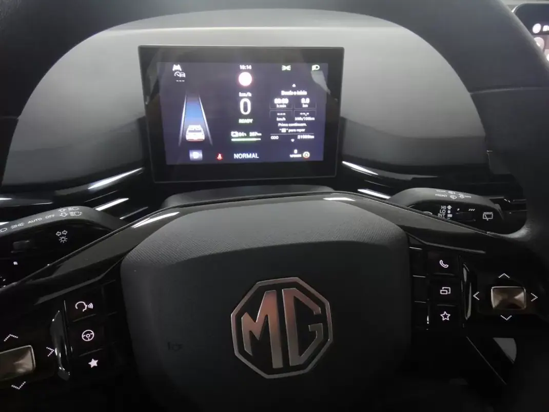 MG MG4 2024 - 20990 EUR, 21000 km - AUTO.MOTO.pt - 21000km - foto 23 de 25
