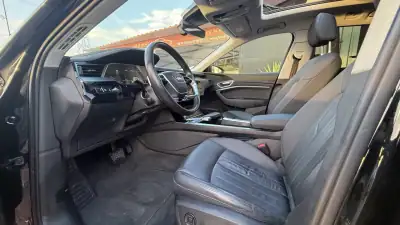 Audi e-tron 2019 - 27990 EUR, 99000 km - AUTO.MOTO.pt - 99000km - foto 10 de 33