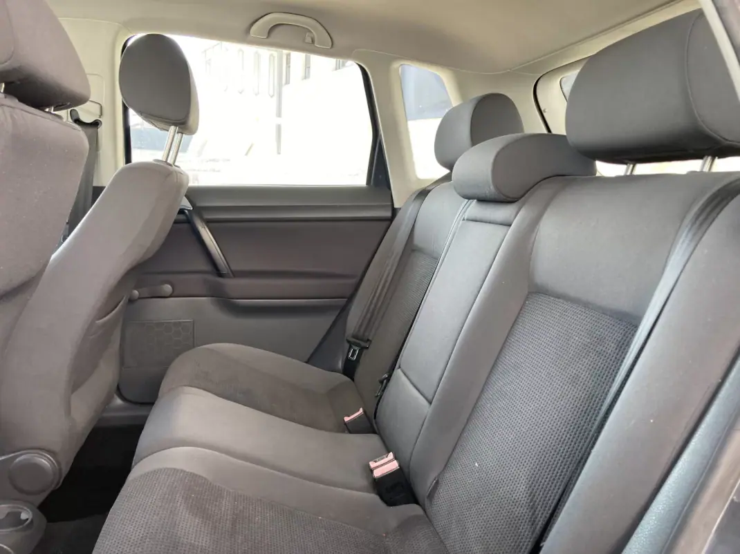 Volkswagen Polo 2007 - 3000 EUR, 190000 km - AUTO.MOTO.pt - 190000km - foto 7 de 12