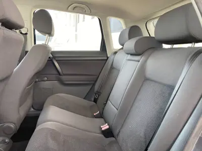 Volkswagen Polo 2007 - 3000 EUR, 190000 km - AUTO.MOTO.pt - 190000km - foto 7 de 12