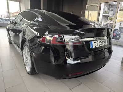 Tesla Model S 2019 - 27990 EUR, 181940 km - AUTO.MOTO.pt - 181940km - foto 26 de 29