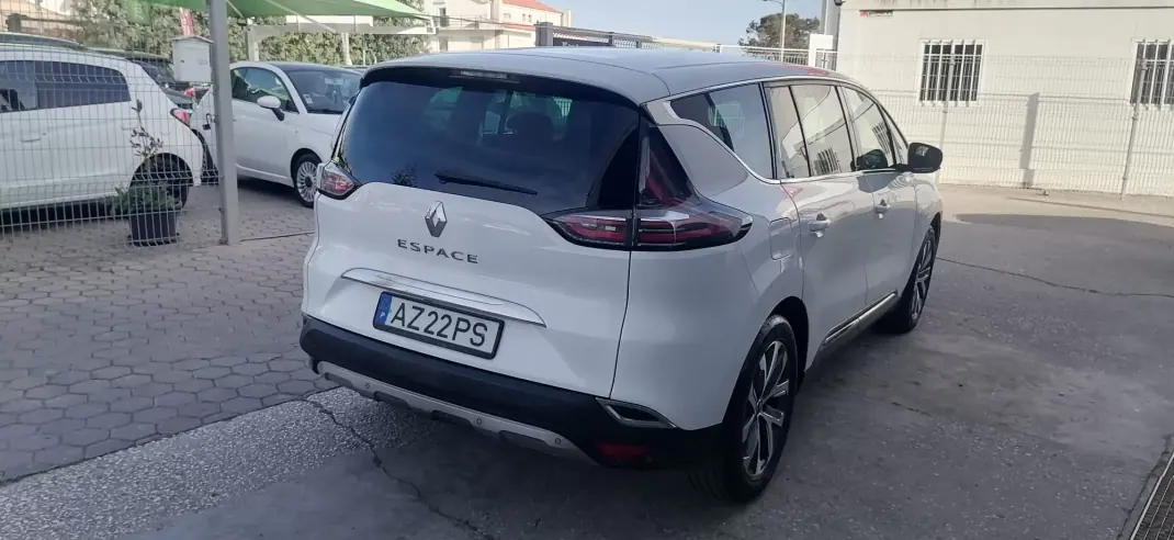 Renault Espace 2019 - 20750 EUR, 188080 km - AUTO.MOTO.pt - 188080km - foto 19 de 30