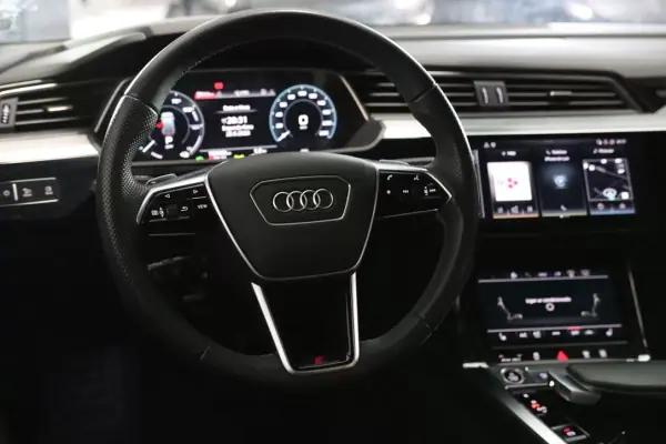 Audi e-tron 2023 - 45000 EUR, 106568 km - AUTO.MOTO.pt - 106568km - foto 19 de 36