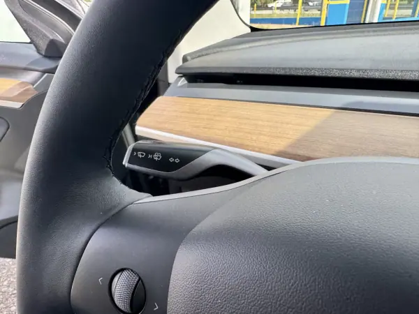 Tesla Model 3 2022 - 28690 EUR, 82305 km - AUTO.MOTO.pt - 82305km - foto 16 de 31