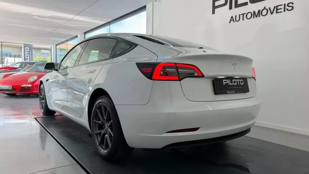 Tesla Model 3 2022 - 29990 EUR, 84000 km - AUTO.MOTO.pt - 84000km - foto 6 de 21