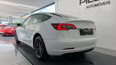 Tesla Model 3 2022 - 29990 EUR, 84000 km - AUTO.MOTO.pt - 84000km - foto 6 de 21