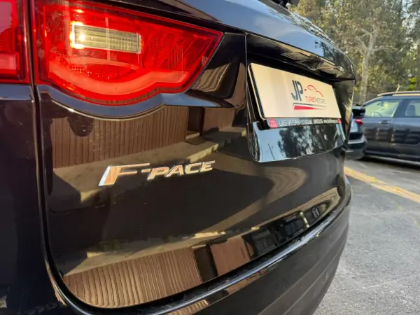 Jaguar F-Pace 2017 - 24900 EUR, 184000 km - AUTO.MOTO.pt - 184000km - foto 9 de 19