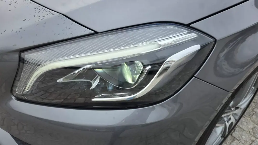 Mercedes-Benz A 200 2015 - 18490 EUR, 99000 km - 99000km - foto 5 de 26