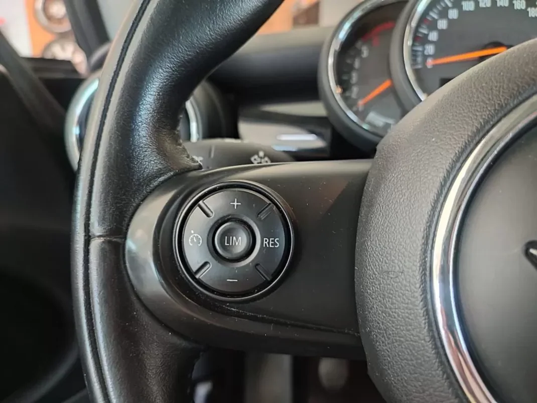 MINI Cooper 2014 - 14900 EUR, 146000 km - AUTO.MOTO.pt - 146000km - foto 14 de 23