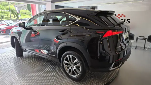 Lexus NX 300h 2018 - 31900 EUR, 78634 km - AUTO.MOTO.pt - 78634km - foto 21 de 65