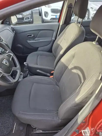 Dacia Sandero 2017 - 9150 EUR, 92800 km - AUTO.MOTO.pt - 92800km - foto 12 de 23