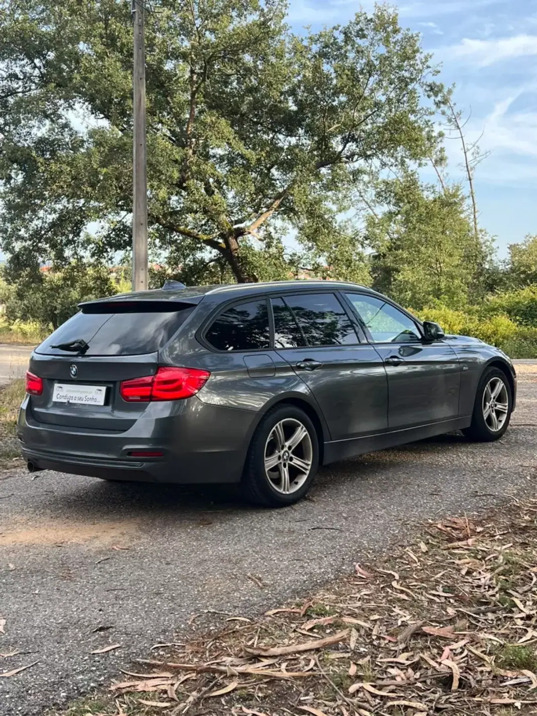 BMW 318 2017 - 18900 EUR, 156599 km - AUTO.MOTO.pt - 156599km - foto 27 de 30