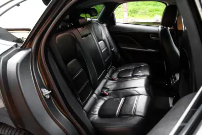 Jaguar F-Pace 2018 - 22990 EUR, 155156 km - 155156km - foto 31 de 48