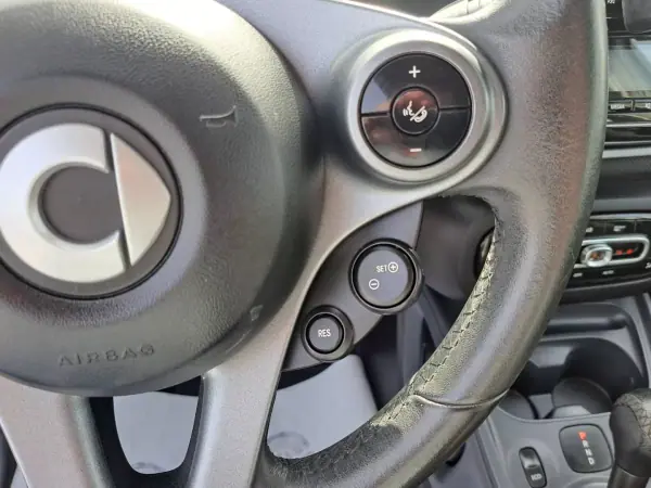 Smart ForFour 2018 - 9990 EUR, 49344 km - AUTO.MOTO.pt - 49344km - foto 32 de 43