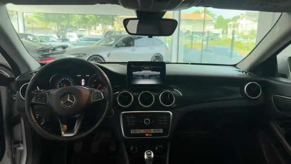 Mercedes-Benz CLA 180 2016 - 16990 EUR, 142457 km - AUTO.MOTO.pt - 142457km - foto 15 de 26