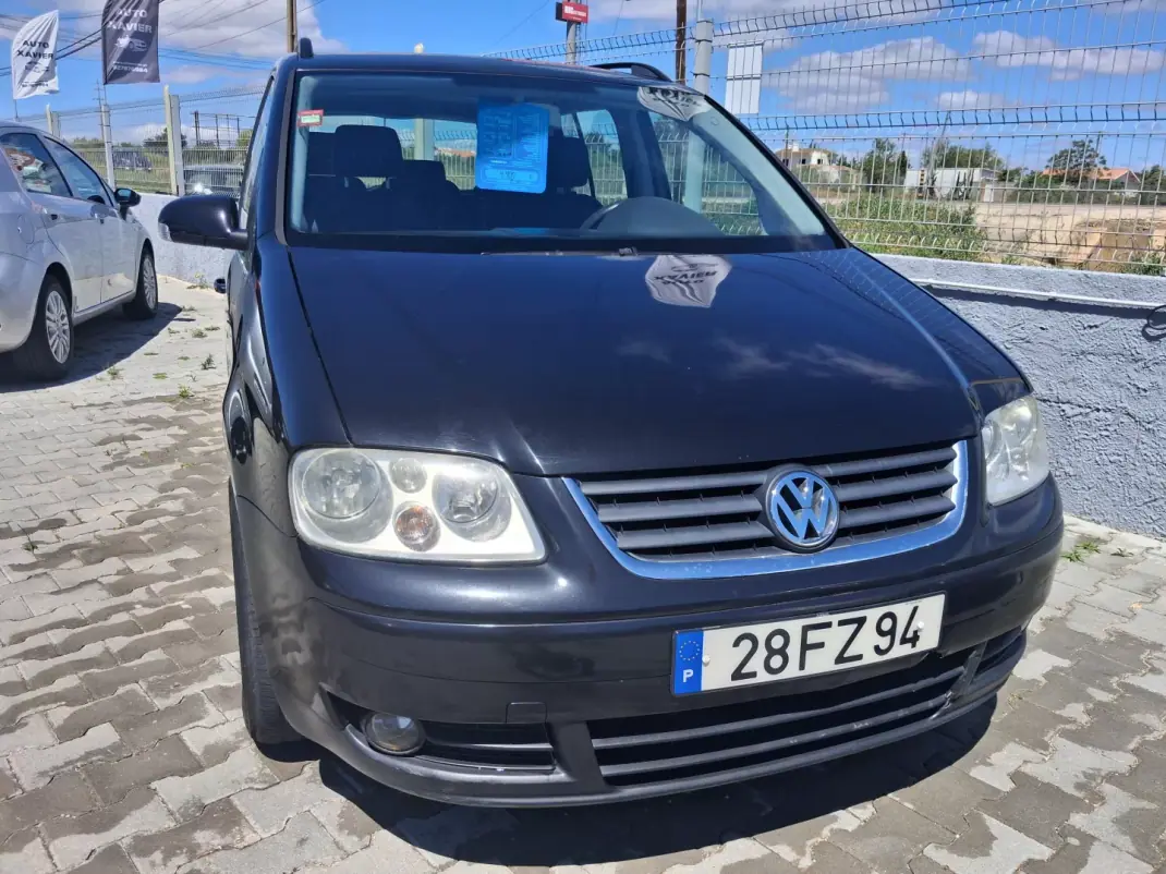Volkswagen Touran 2005 - 4900 EUR, 247000 km - AUTO.MOTO.pt - 247000km - foto 2 de 12