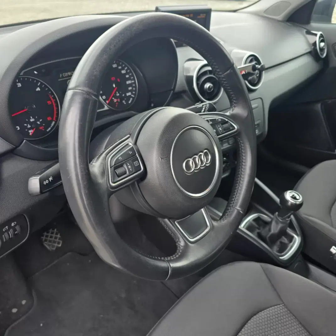Audi A1 Sportback 2014 - 13750 EUR, 148778 km - AUTO.MOTO.pt - 148778km - foto 11 de 18
