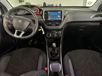 Peugeot 2008 2018 - 13900 EUR, 92880 km - AUTO.MOTO.pt - 92880km - foto 9 de 12